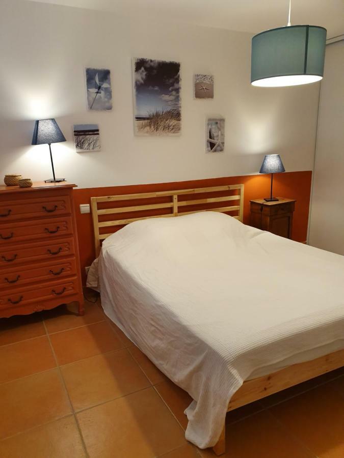 Maison Les Pins Aigues-Mortes Luaran gambar